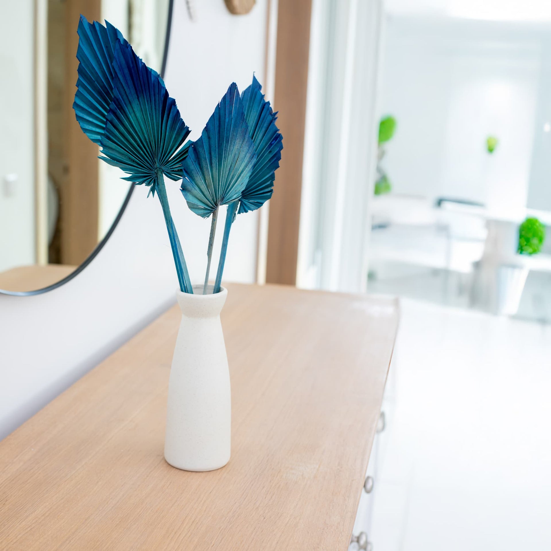 Dried painted narrow palm leaves – LIGHT BLUE